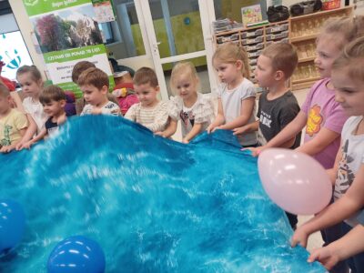 dzieci podczas warsztatów z Panem Poetą